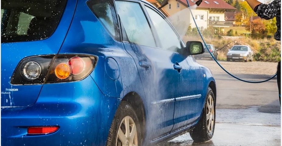 Lavagem de Carro com Lavadora de Alta Pressão